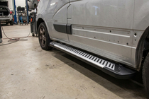 Nissan NV400 2010–2024 Sidetrin Line (2 stk., aluminium) foto 1