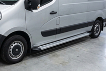 Opel Movano 2010–2021 Sidetrin Maya V2 (2 stk., aluminium) Lang akselafstand foto 1