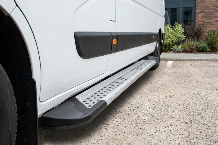 Opel Movano 2010–2021 Sidetrin New Vision Grey (2 stk., aluminium) Lang akselafstand Image