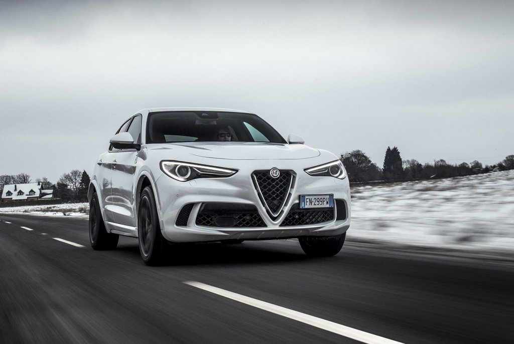 Første generation af den kompakte crossover Alfa Romeo Stelvio