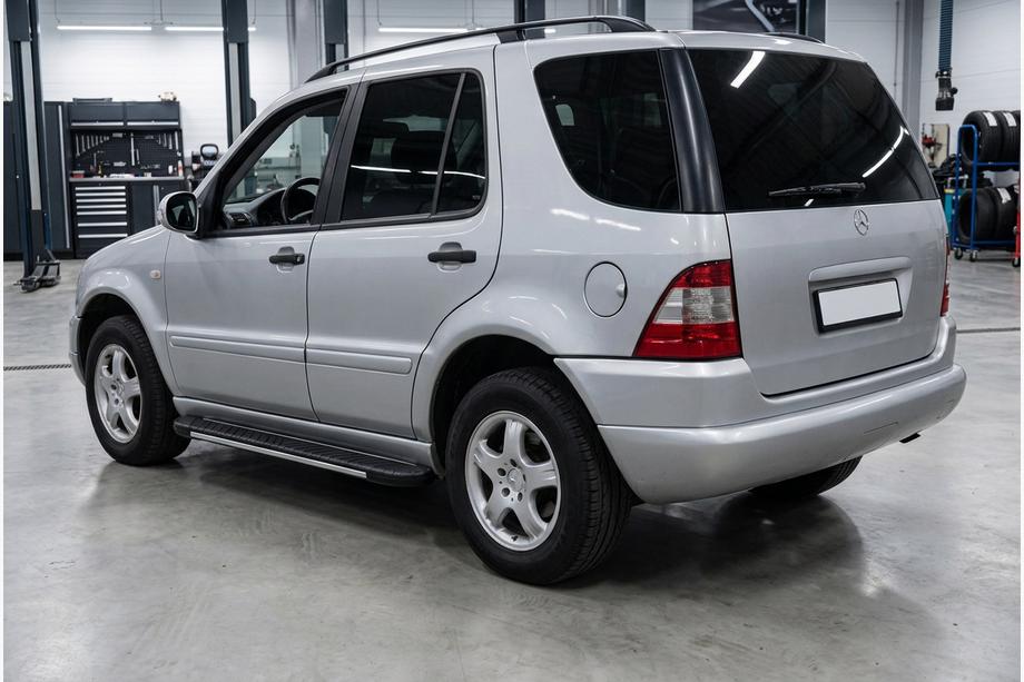 Mercedes ML W163 1997–2005 Sidetrin Bosphorus Grey (2 stk., aluminium) Image