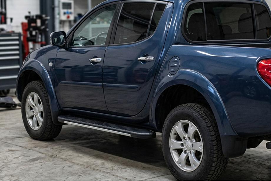 Mitsubishi L200 2015–2024 Sidetrin Bosphorus Grey (2 stk., aluminium) Image