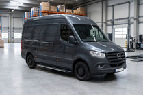 Mercedes Sprinter W907/W910 2018– Sidetrin Bosphorus Grey (2 stk., aluminium) Mellemlang akselafstand - forhjulstræk foto 1