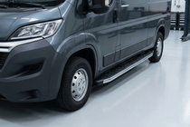 Fiat Ducato 2006–2025 BlackLine sidetrin (2 stk., aluminium) foto 1