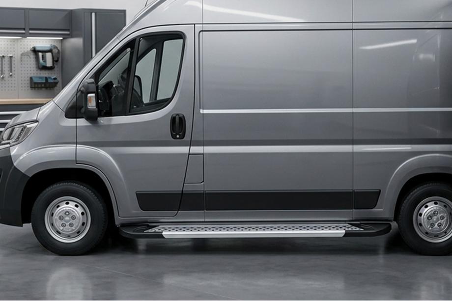 Fiat Ducato 2006–2025 Sidetrin New Vision Grey (2 stk., aluminium) Mellem akselafstand Image