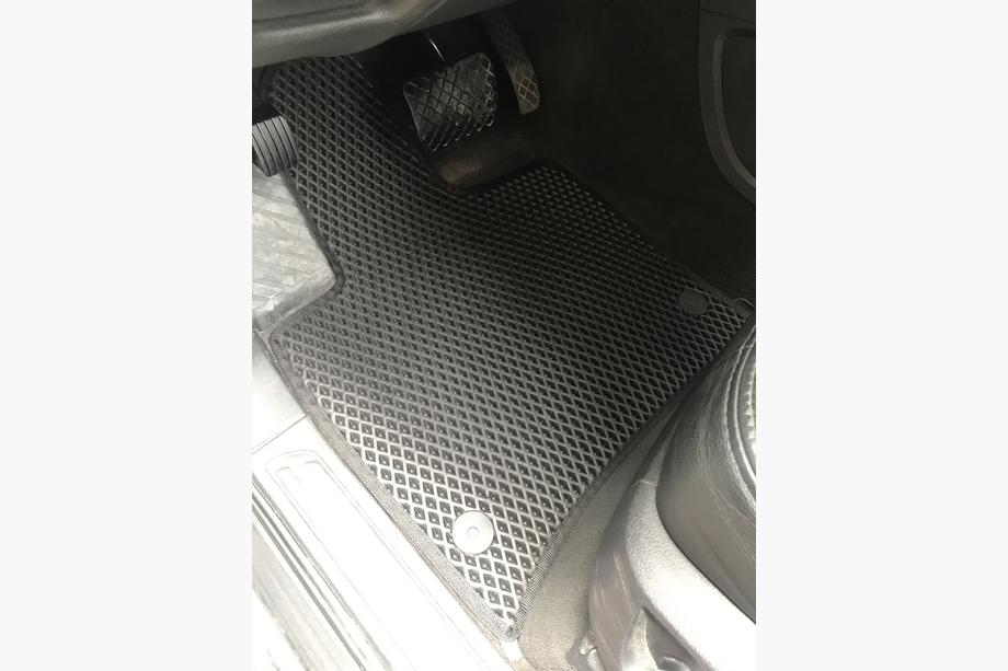 Audi Q7 2005–2015 EVA gulvmåtter (sorte) 3 rækker (6 måtter) Image