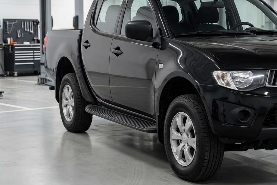 Mitsubishi L200 2015–2024 Sidetrin Tayga Black (2 stk., aluminium) Image