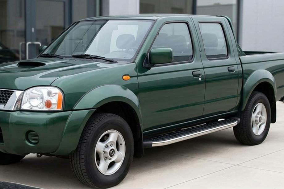 Nissan NP300 1999–2015 BlackLine sidetrin (2 stk., aluminium) Image