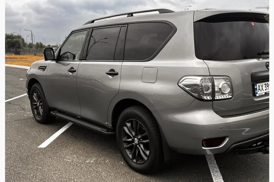 Nissan Patrol Y62 2010–2024 Sidetrin New Vision Grey (2 stk., aluminium) Foto 2
