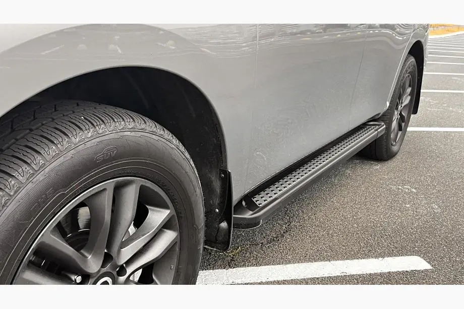 Nissan Patrol Y62 2010–2024 Sidetrin New Vision Grey (2 stk., aluminium) Foto 1