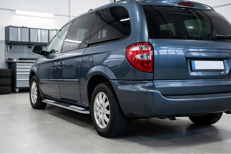 Chrysler Voyager 2001–2007 Sidetrin Tayga V2 (2 stk., aluminium) Image