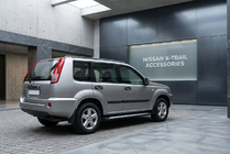 Nissan X-trail T30 2002–2007 Sidetrin New Vision Black (2 stk., alu.) foto 1