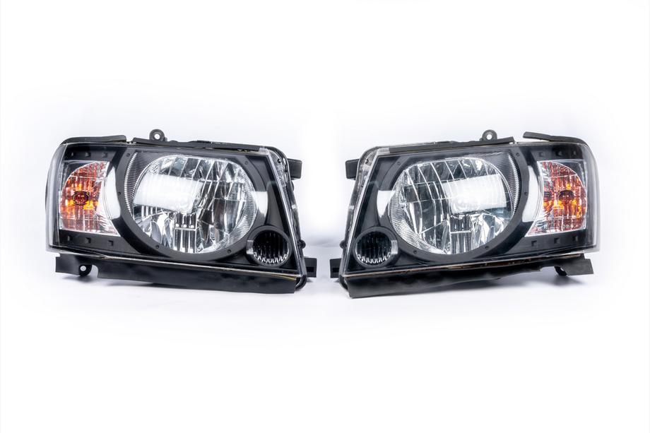 Nissan Patrol Y61 1997–2011 Forlygter Safari Black (2004-2008, 2 stk.) Foto 2