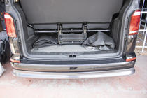 Volkswagen T6 2015–2024 EuroCap bagkofangerbeskytter i carbon-look (ABS) foto 10