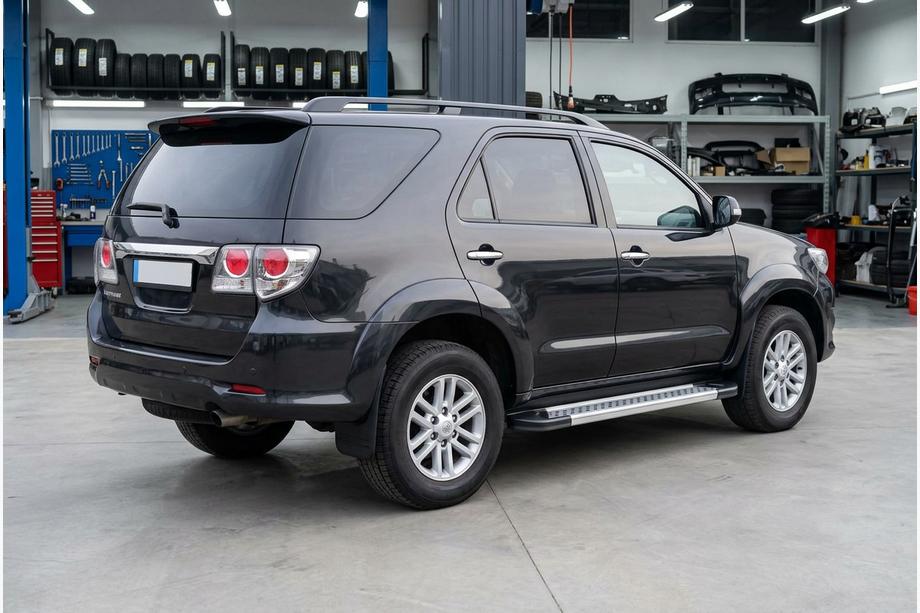 Toyota Fortuner 2006–2015 Sidetrin New Vision Grey (2 stk., aluminium) Image