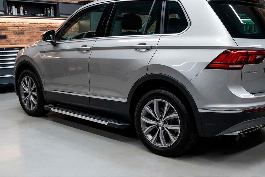 Volkswagen Tiguan 2016–2023 RedLine V1 sidetrin (2 stk., aluminium) Image