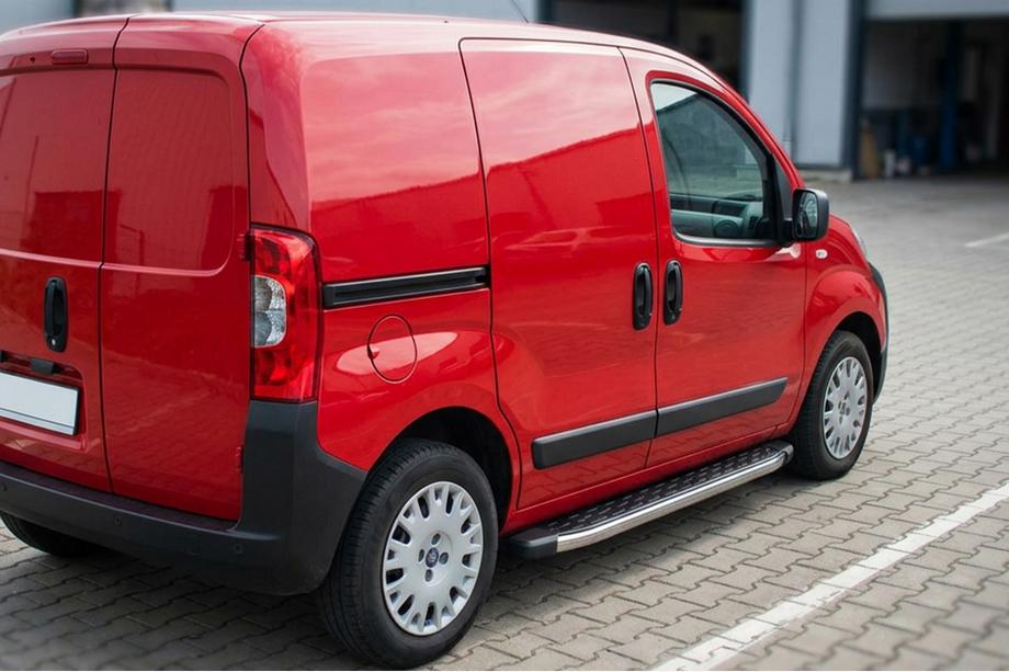 Fiat Fiorino/Qubo 2008–2024 BlackLine sidetrin (2 stk., aluminium) Image