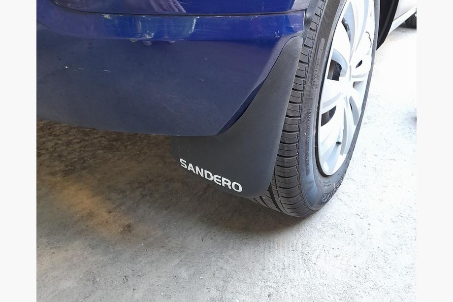 Dacia Sandero 2007–2013 Bageste stænklapper (2 stk.) Image