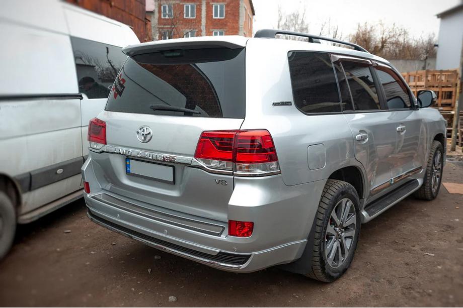 Toyota Land Cruiser 200 2007–2021 Baglygter 2016-2021 (OEM-standard) Venstre indvendige baglygte (på bagklap) Foto 7