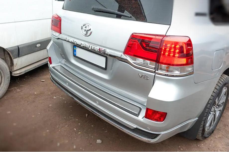Toyota Land Cruiser 200 2007–2021 Baglygter 2016-2021 (OEM-standard) Venstre indvendige baglygte (på bagklap) Foto 5