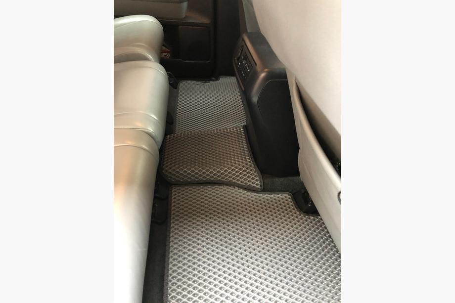 Toyota Sequoia 2007–2022 Polyurethan-måtter, 3 rækker (EVA, sorte) Midterrække - armlæn Foto 12