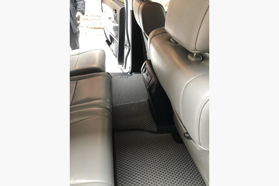 Toyota Sequoia 2007–2022 Polyurethan-måtter, 3 rækker (EVA, sorte) Midterrække - armlæn Foto 14