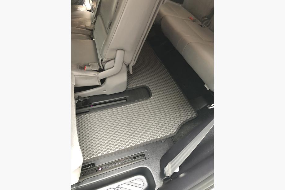 Toyota Sequoia 2007–2022 Polyurethan-måtter, 3 rækker (EVA, sorte) Midterrække - armlæn Foto 17