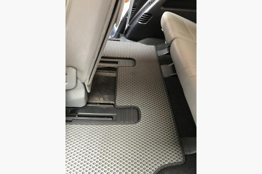 Toyota Sequoia 2007–2022 Polyurethan-måtter, 3 rækker (EVA, sorte) Midterrække - armlæn Foto 5