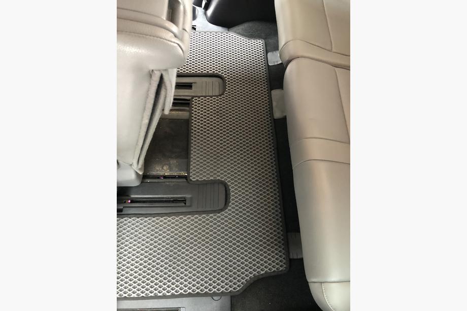 Toyota Sequoia 2007–2022 Polyurethan-måtter, 3 rækker (EVA, sorte) Midterrække - armlæn Foto 18