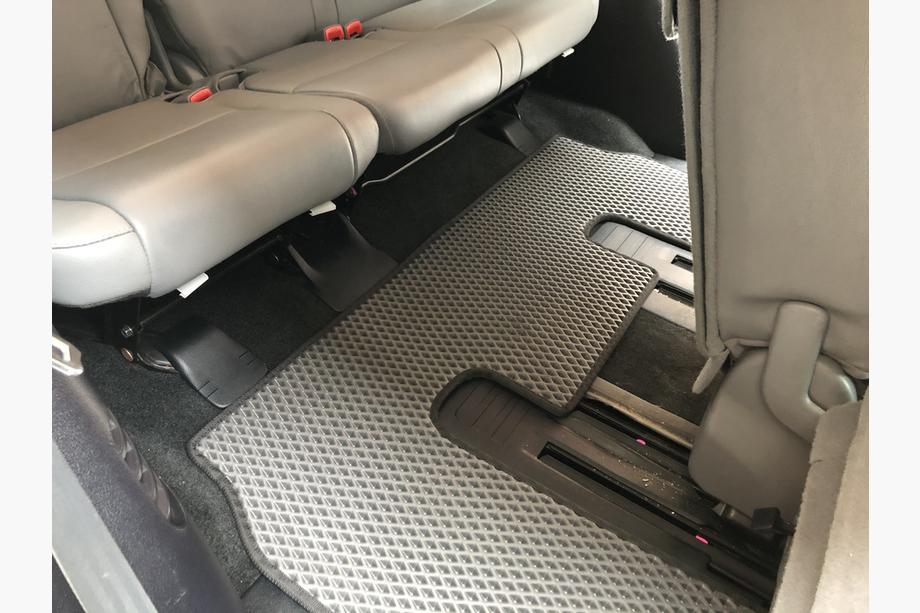 Toyota Sequoia 2007–2022 Polyurethan-måtter, 3 rækker (EVA, sorte) Midterrække - armlæn Foto 19