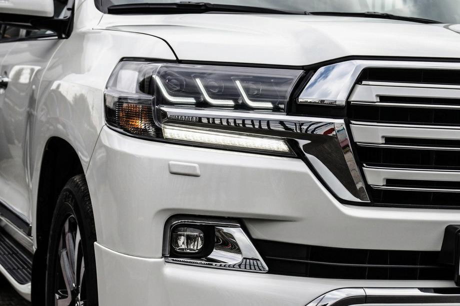 Toyota Land Cruiser 200 2007–2021 Forlygter 2016+ (LX-Design) Image