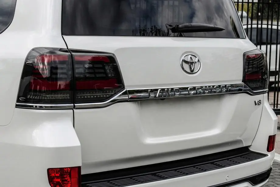 Toyota Land Cruiser 200 2007–2021 Baglygter 2016-2021 (Sequential Red) Image