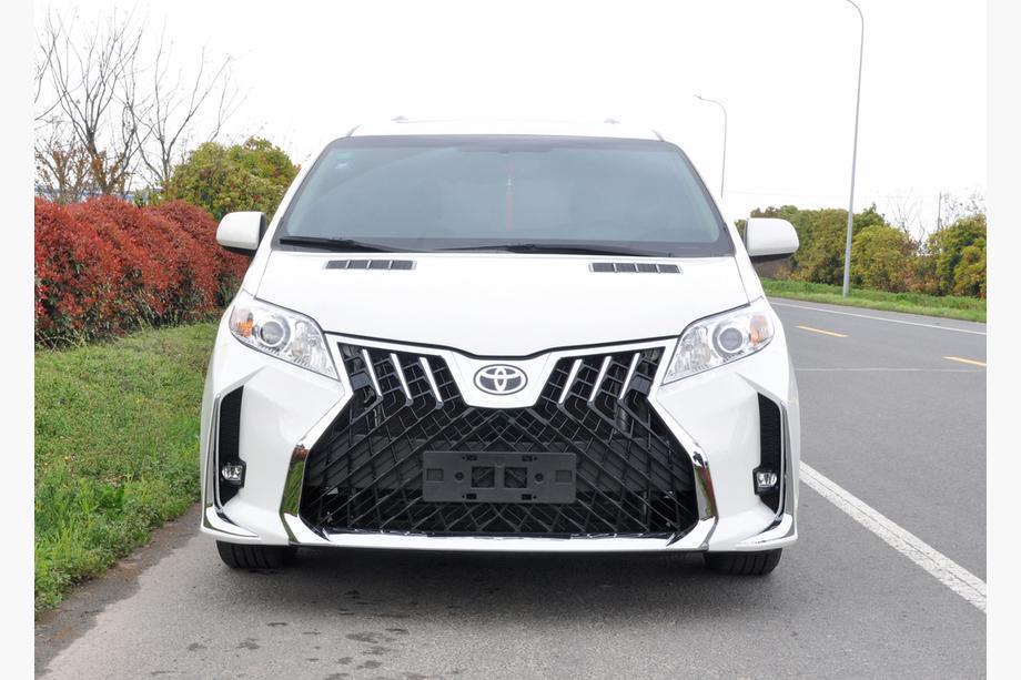 Toyota Sienna 2010–2020 LM-style bodykit Image