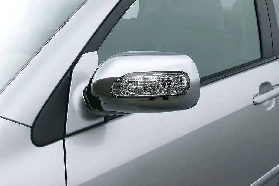 Toyota Corolla 2002–2007 Krom spejlkåber til LED (2002-2005, 2 stk., plast) Image