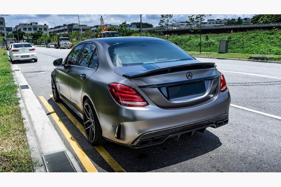 Mercedes C-klasse W205 2014–2021 Bodykit-sæt med komplet bagkofanger (Black Mamba C63GT-design) Foto 4