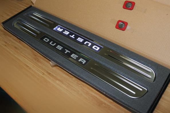 Trådløse LED-belyste sidetrin til Renault Duster