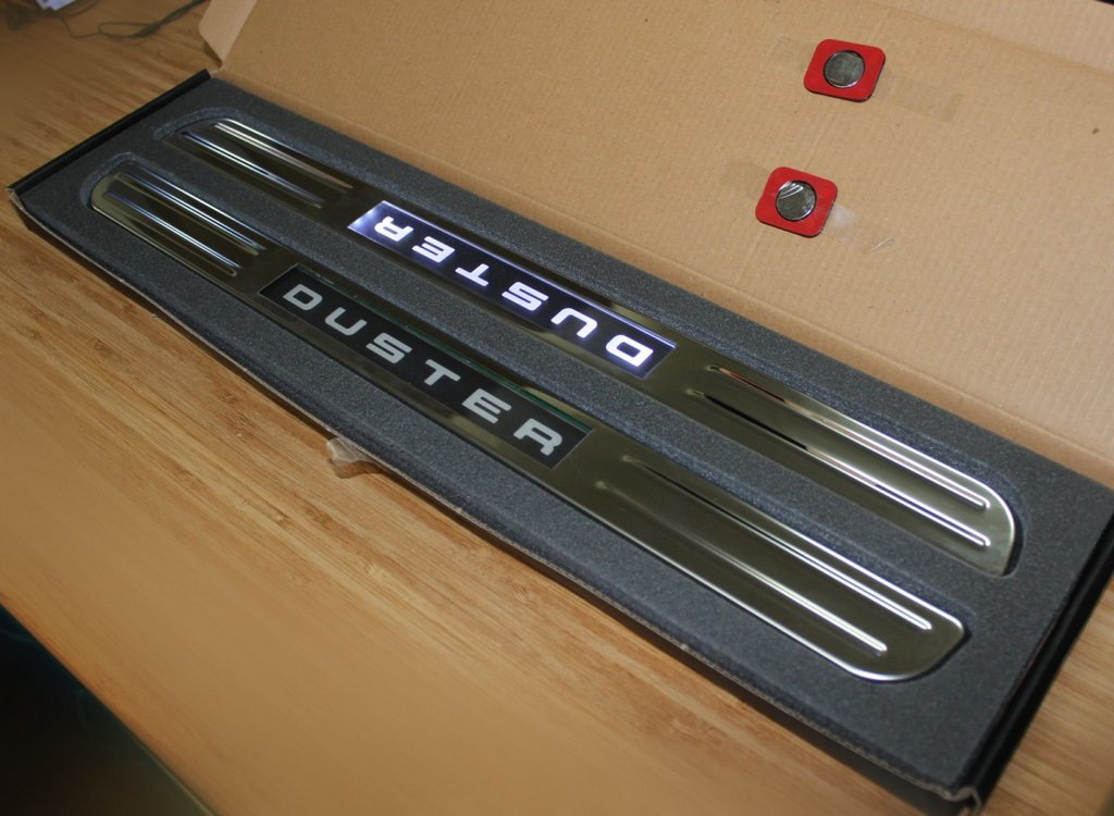 Trådløse LED-belyste sidetrin til Renault Duster