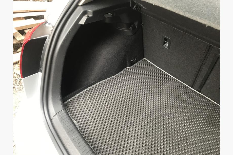 Volkswagen Golf 7/E-Golf 2012–2020 Bagagerumsmåtte (HB, EVA, sort) Image
