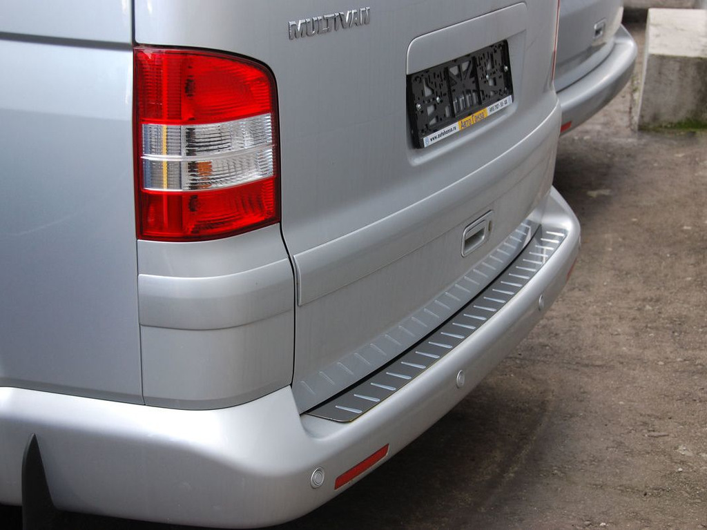 Kromliste til bageste kofanger til Volkswagen T5 Multivan