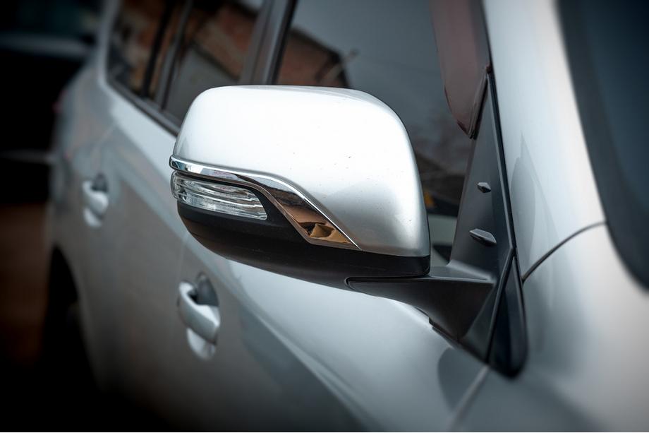 Toyota Land Cruiser 200 2007–2021 Komplet sidespejl Executive (Til 2012-2016, 1 stk) Sort (venstre) Image