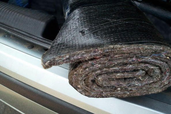 Lydisolering af bilen med byggematerialer