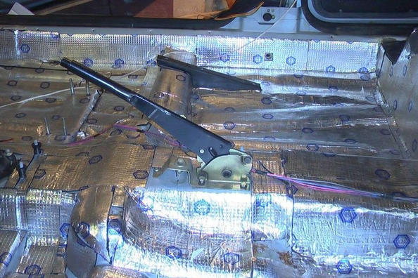 Gør det selv-lydisolering af gulvet i VAZ 2110