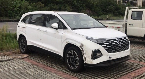Hyundai præsenterer den nye minivan Custo Foto 1