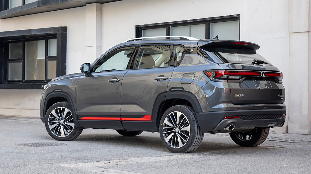Changan CS35 Plus: crossover til $ 10 000 har fået en opdatering