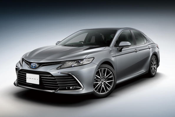 Opdaterede Toyota Camry får debut i Japan