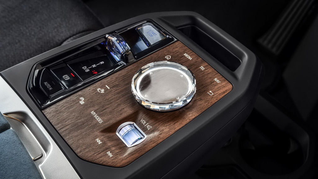 Elektrisk SUV BMW iX – teknologisk flagskib fra BMW
