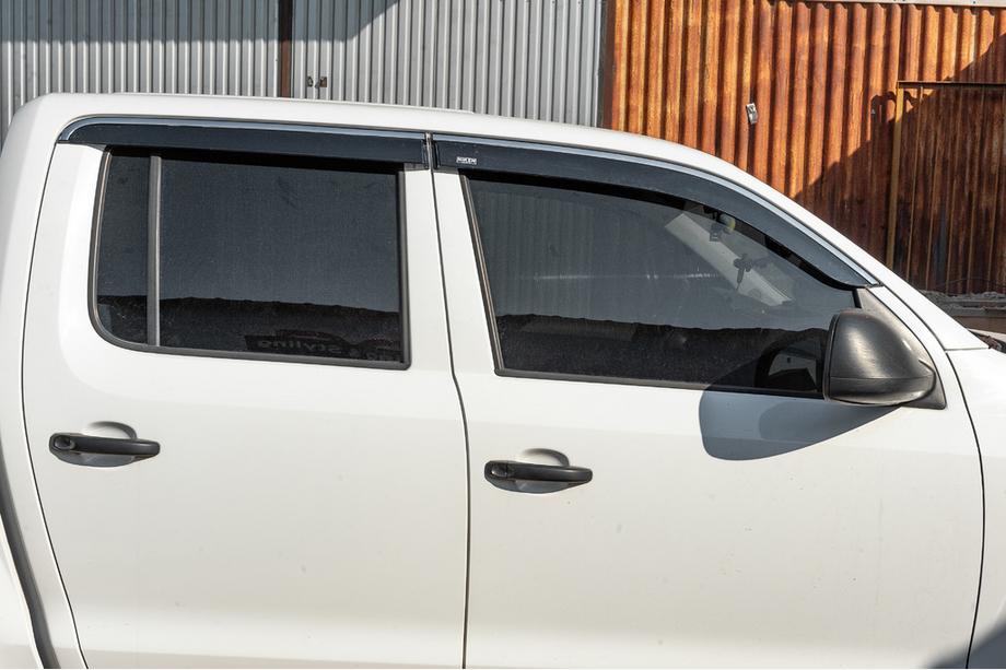 Volkswagen Amarok 2010–2022 Vindafvisere med kromliste (4 stk., Niken) Foto 1