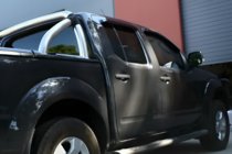 Nissan Navara 2006–2015 Vindafvisere til sideruder (4 stk., HIC) foto 2