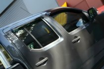 Nissan Navara 2006–2015 Vindafvisere til sideruder (4 stk., HIC) foto 3