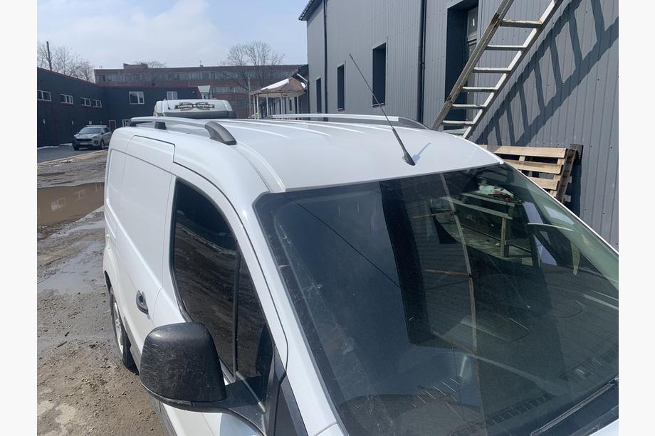 Ford Connect 2014–2021 Tagrælinger i krom Maxi base, metalfødder Foto 5
